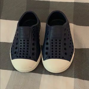 Toddler boys navy Native shoes